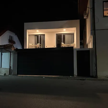 Felicita Deluxe With Free Parking Гостевой дом 4*