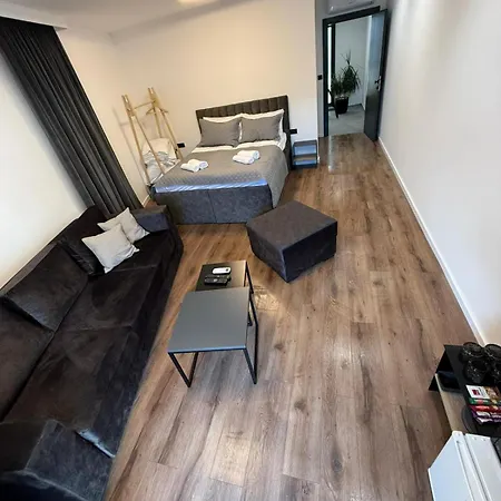 Felicita Deluxe Apartments With Free Parking ゲストハウス