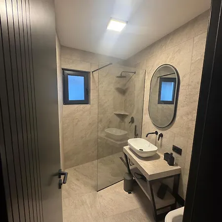 Felicita Deluxe Apartments With Free Parking