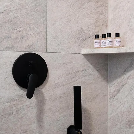 Felicita Deluxe With Free Parking Гостевой дом 4*