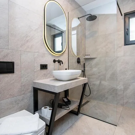 Felicita Deluxe With Free Parking Гостевой дом 4*