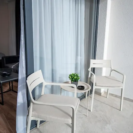 Гостевой дом Felicita Deluxe With Free Parking 4*