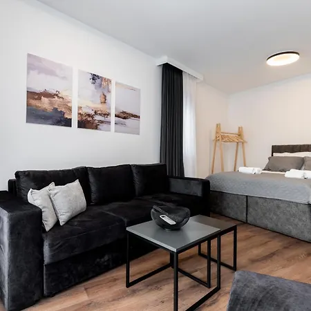 Гостевой дом Felicita Deluxe With Free Parking 4*