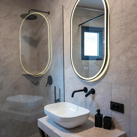 Felicita Deluxe With Free Parking Гостевой дом 4*